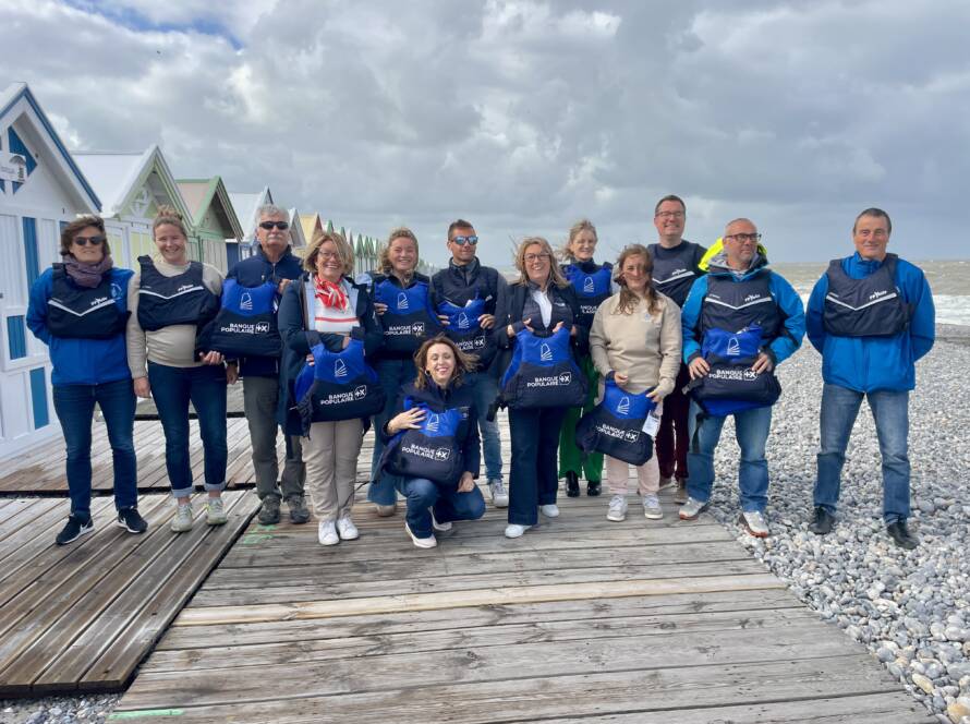 Dotation de gilets de sauvetage par la Banque Populaire du Nord aux clubs de voile de la Somme